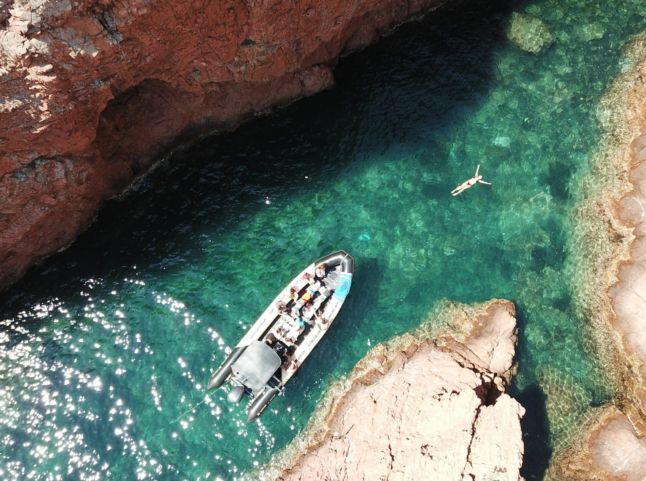 Les bataeaux sea you sun dans les calanques de l'esterel